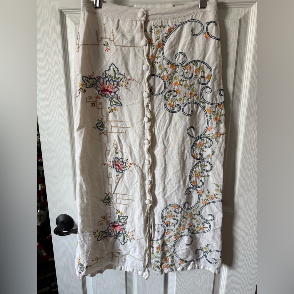 Anthropologie Floral Embroidered Midi Skirt White  Sz 2